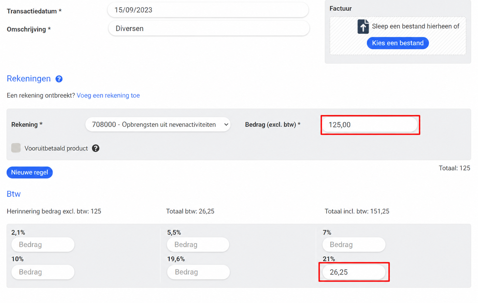 Boekhoudkundig invoerformulier van AssoConnect met een bedrag excl. btw van € 100, rekening 708000 en btw van 20% (€ 20) in de kijker gezet.