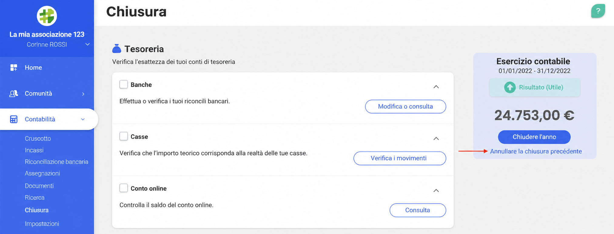 Pagina Chiusura di AssoConnect che mostra la sezione Tesoreria con un utile di 24.753 € e il link « Annuler la clôture précédente » evidenziato da una freccia rossa