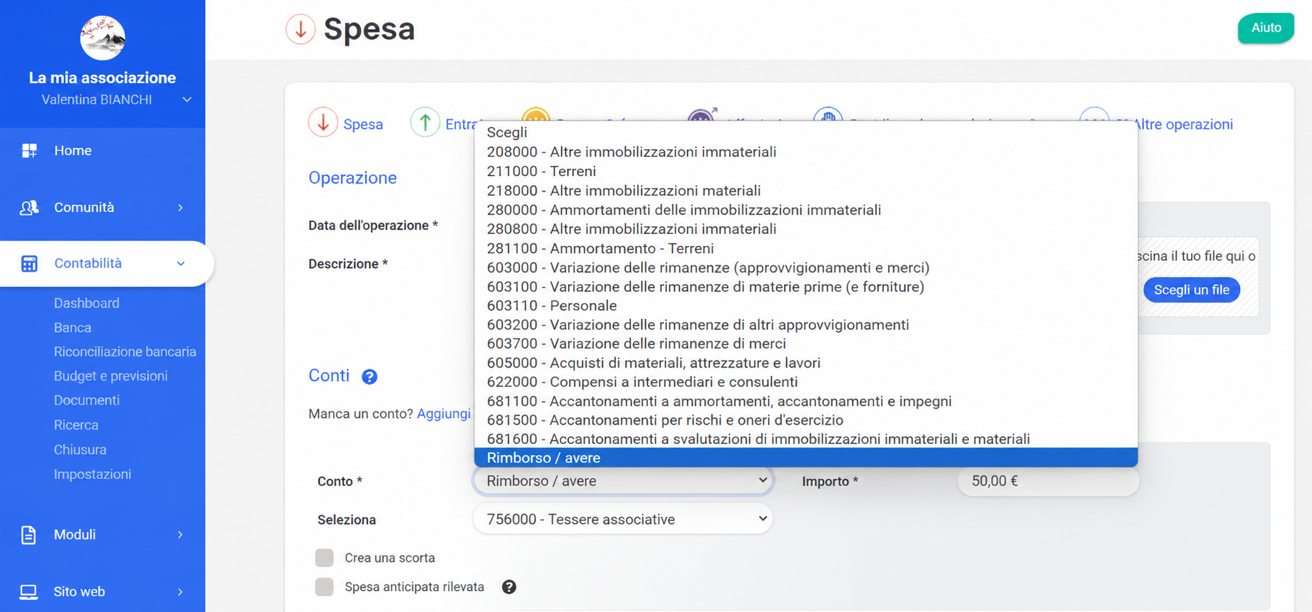 Modulo di registrazione di una spesa in AssoConnect, con il menu a tendina « Compte » aperto e l'opzione « Remboursement / avoir » selezionata.