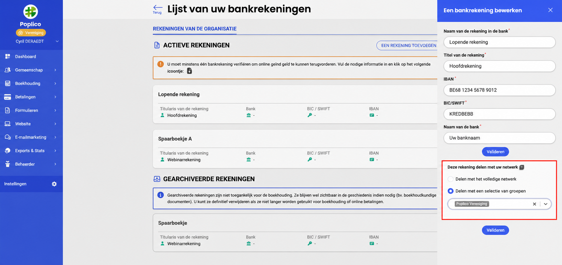 Paneel « Een bankrekening bewerken » met de sectie « Deel deze rekening met uw netwerk » gemarkeerd, waarbij de optie « Delen met een selectie van groepen » is aangevinkt en de groep « Mon Asso 122 » is geselecteerd.