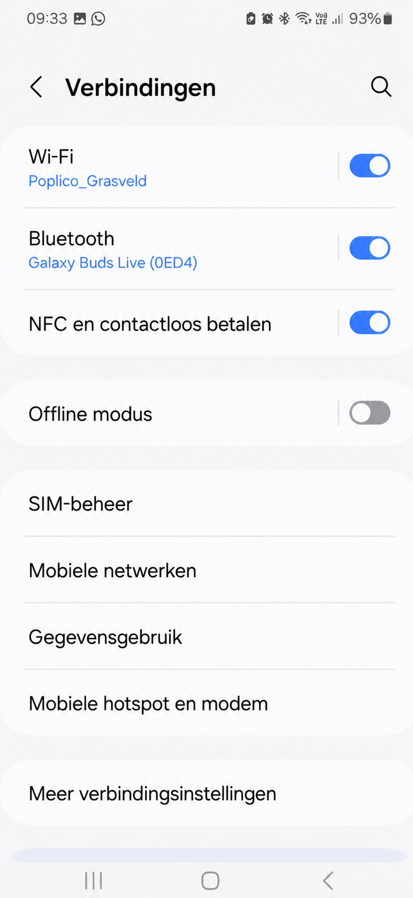 Android-instellingen « Verbindingen » met Wi-Fi (AssoConnect_Gramont), Bluetooth en NFC ingeschakeld, en Vliegtuigstand uitgeschakeld.