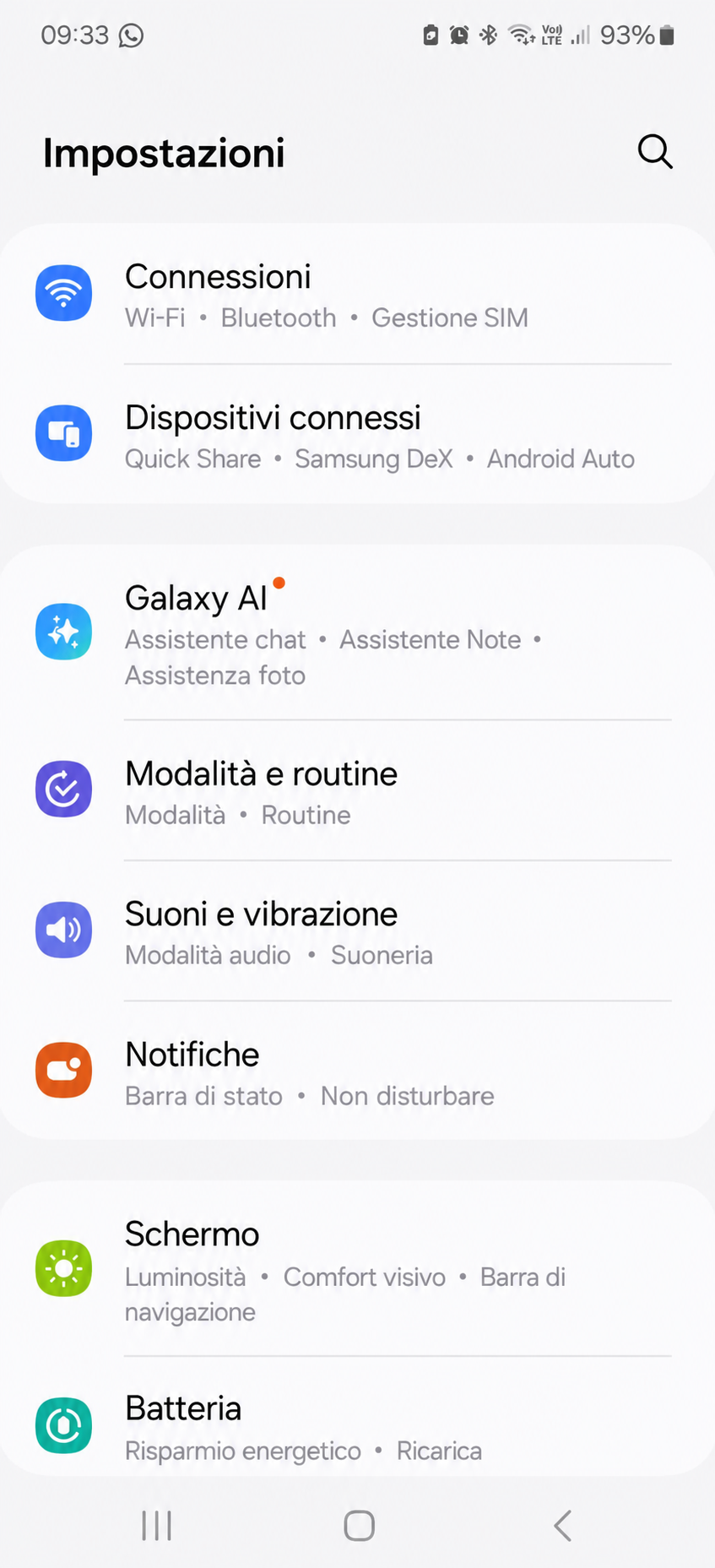 Pagina Impostazioni di un Samsung Galaxy, con voci come Connessioni, Galaxy AI, Suoni e vibrazione, Schermo e Batteria