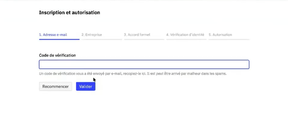 Paso 1 del formulario de registro Poplico: introducción del código de verificación recibido por correo electrónico, con los botones «Volver a empezar» y «Validar»