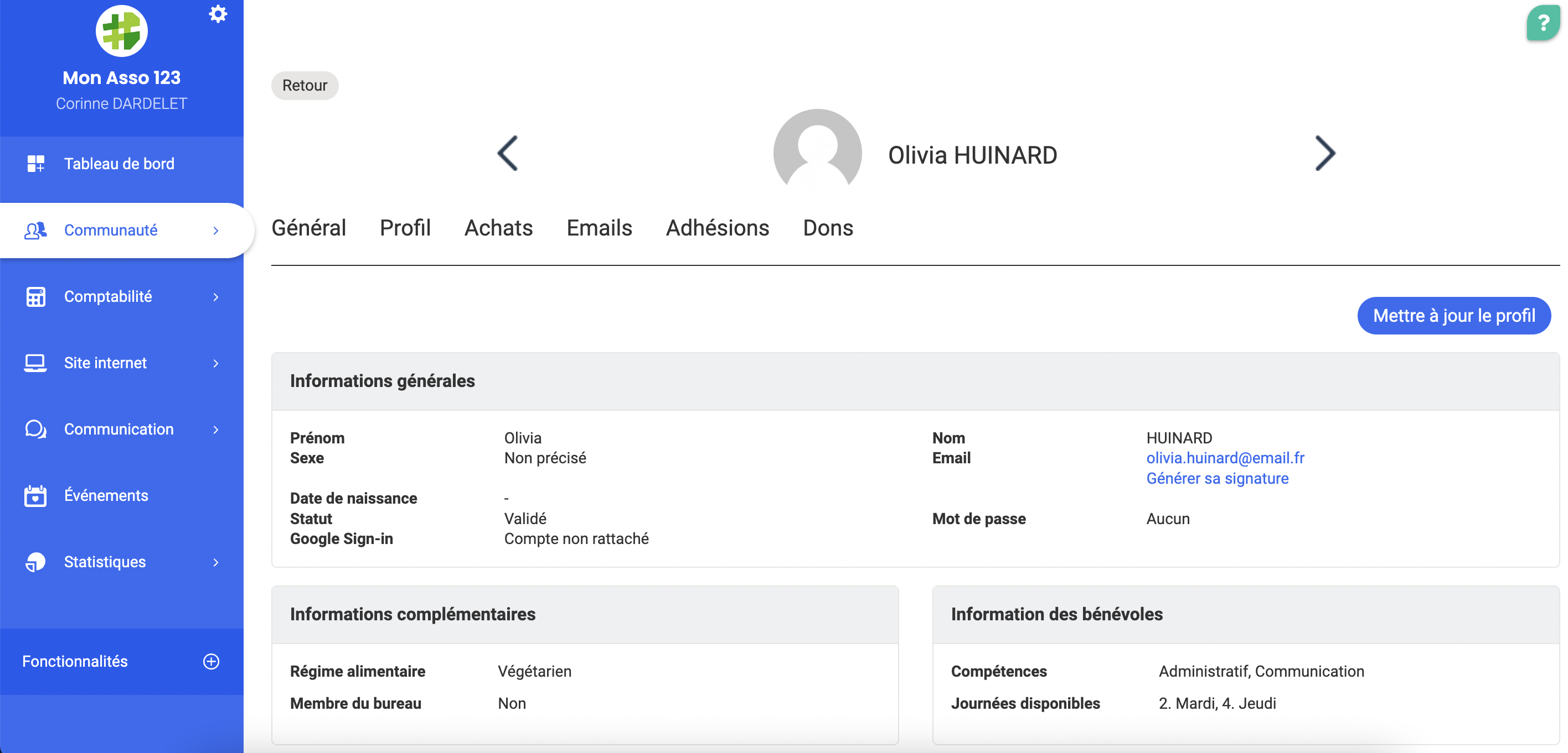 Ficha de socio de Mon Asso 123 en Poplico, con su información general, adicional y de voluntario visible en la pestaña General.