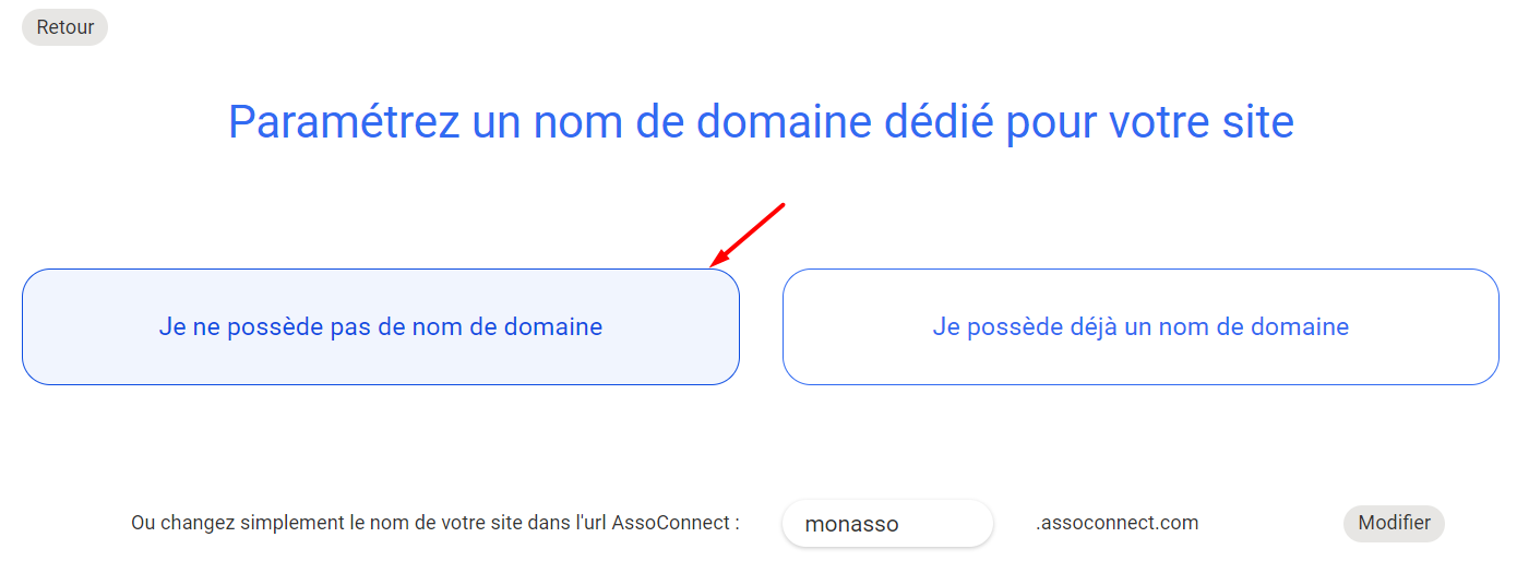 Página de configuración del nombre de dominio de Poplico, con la opción «No tengo un nombre de dominio» destacada con una flecha roja