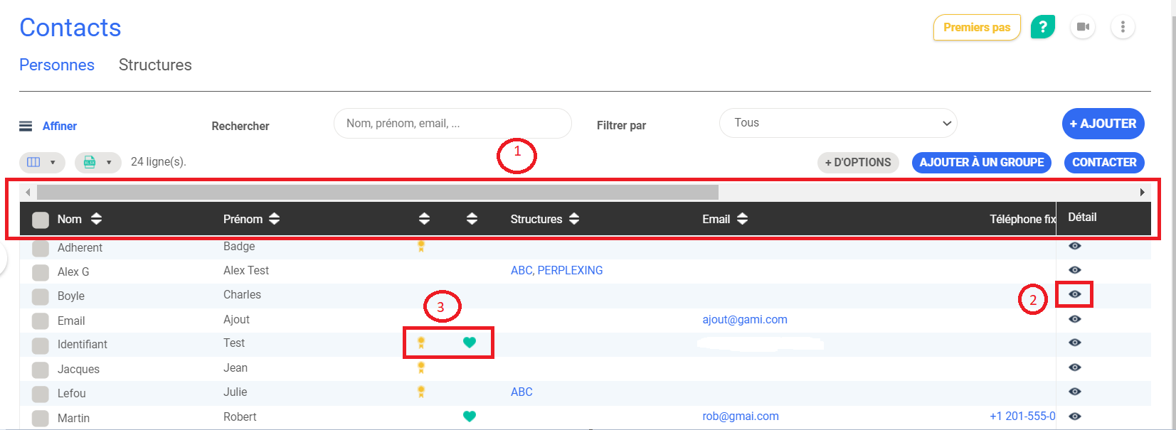 Lista de contactos (Personas) en Poplico, con las columnas Apellido, Nombre, Entidades, Email y Teléfono, y los iconos de insignia, favorito y detalle resaltados.