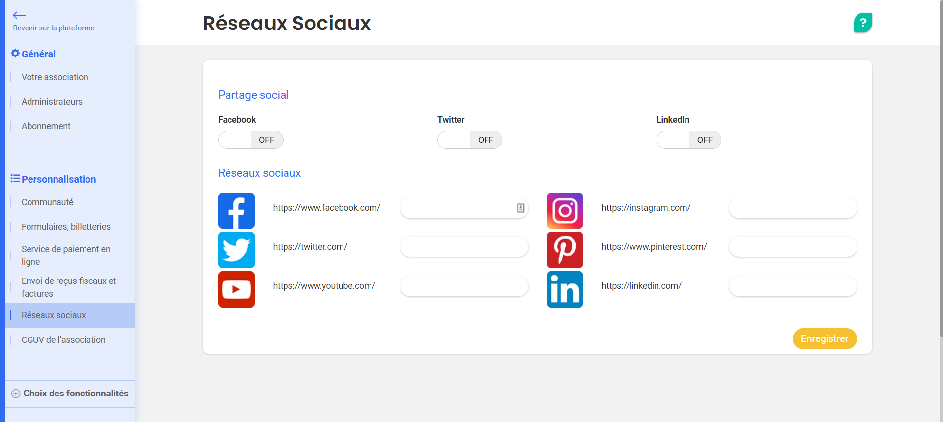 Página «Redes sociales» de Poplico, con las opciones de compartir en redes (Facebook, Twitter, LinkedIn) y los campos para introducir las URLs de las redes de la asociación.