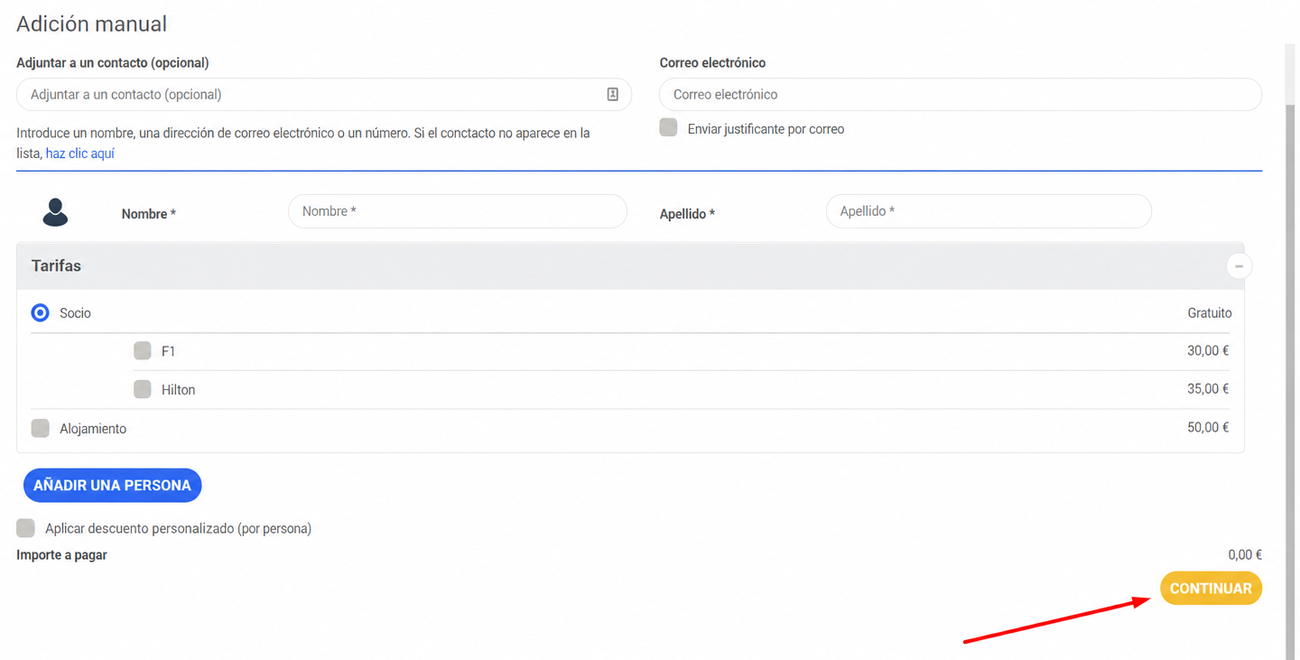 Formulario «Adición manual» de un participante a un evento de Poplico, con los campos nombre, apellidos, tarifas y el botón «Continuar» destacados