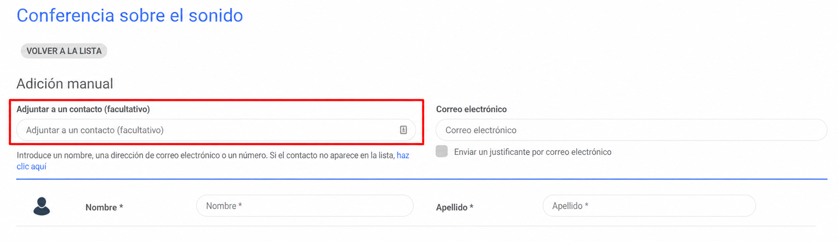 Formulario de adición manual de un participante al evento «Conferencia sobre el sonido», con el campo «Vincular a un contacto (opcional)» resaltado en rojo